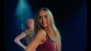 Kisi Na Kisi Se (Official Music Video)